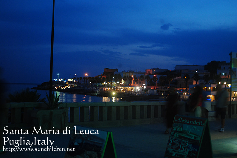 サンタマリアディレウカの夜景を眺めながらビーチを楽しむ