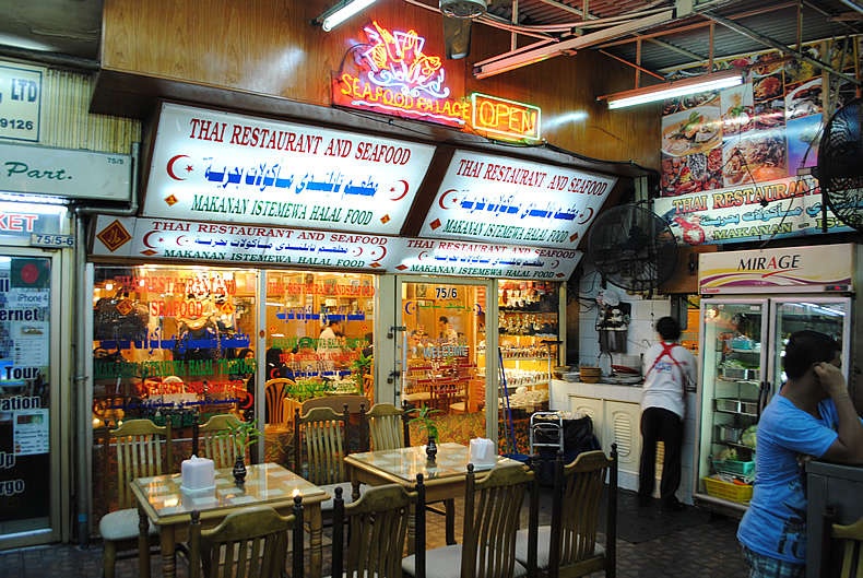 Thai restaurant and Seafood　ナーナ駅近くタイ料理レストラン